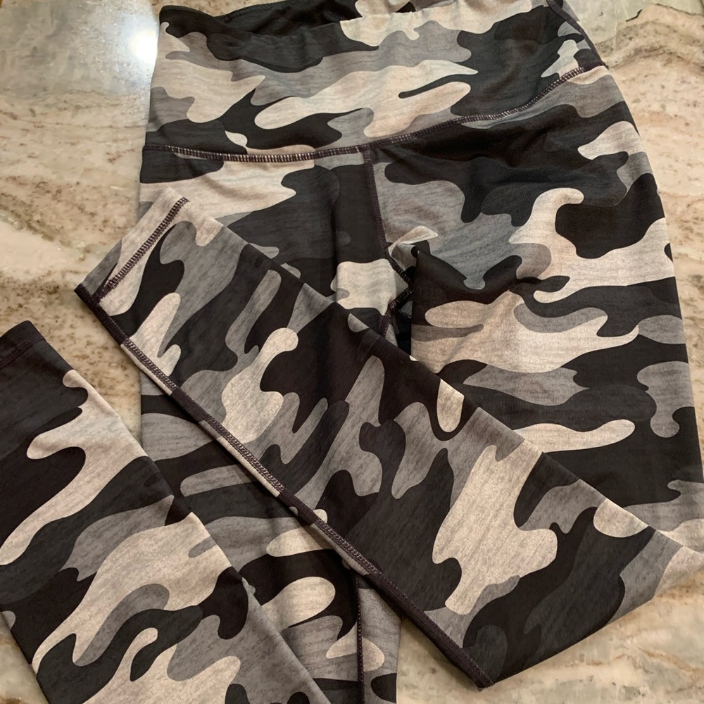 High waisted camo leggings!!